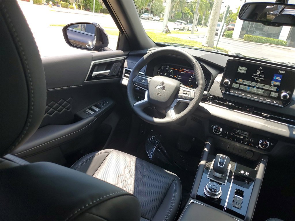 New 2025 Mitsubishi Outlander SEL Black Edition image 15