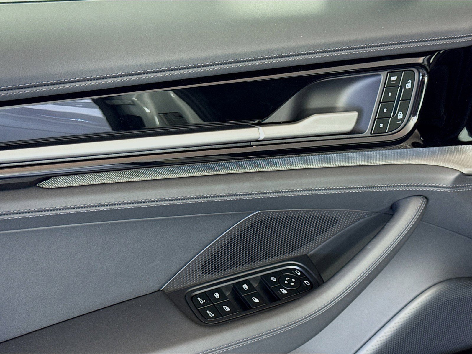 New 2025 Porsche Panamera 4 image 11