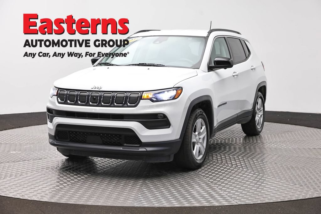 Used 2022 Jeep Compass Latitude w/ Convenience Group FWD image 1