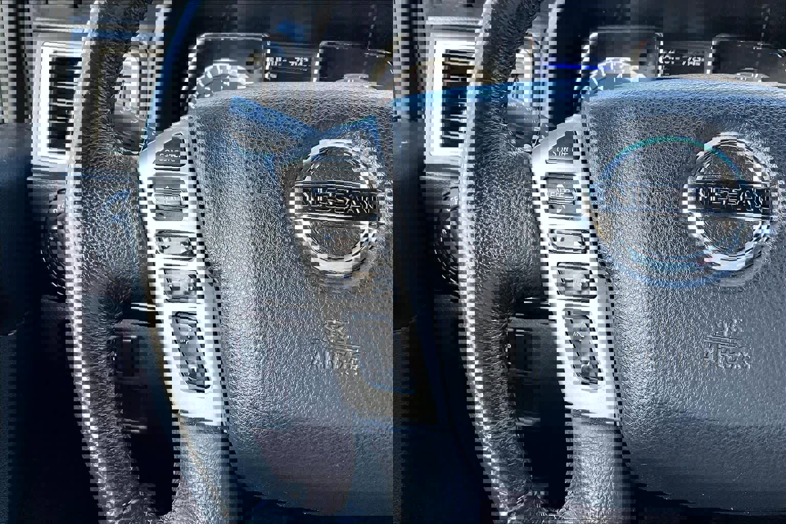 Used 2019 Nissan Titan SV w/ SV Convenience Package image 23