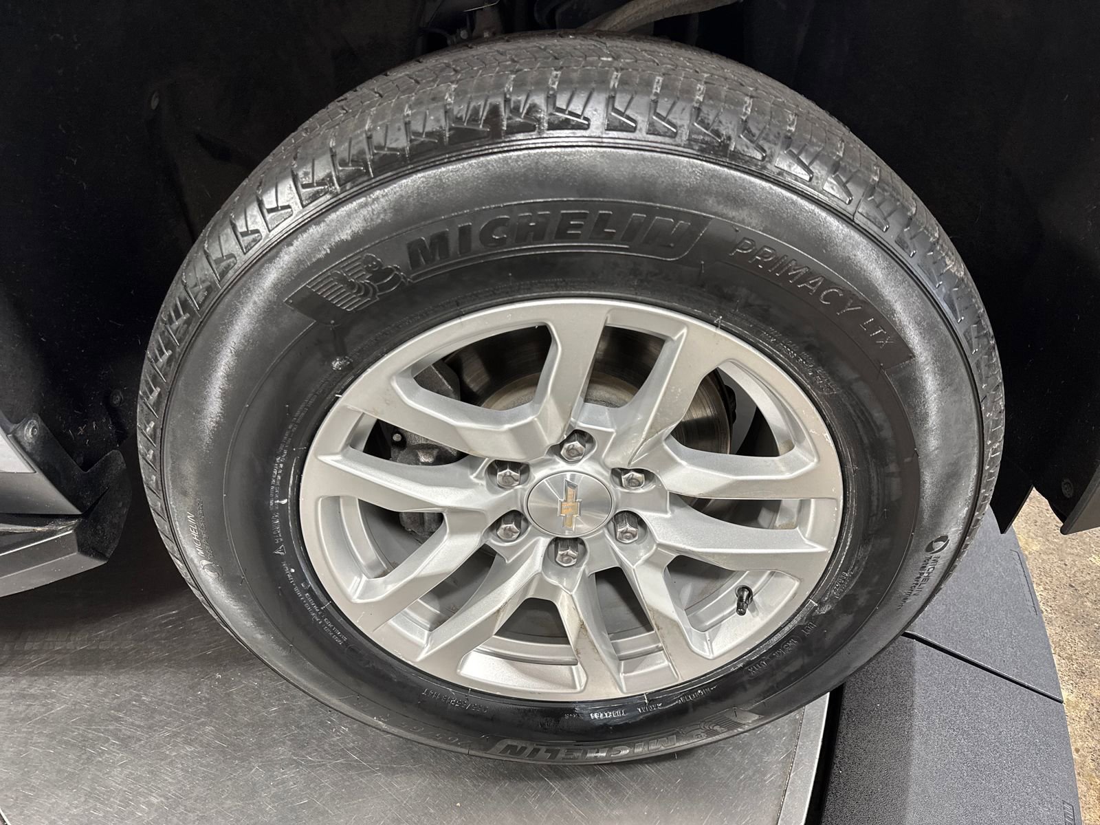 Used 2021 Chevrolet Suburban LS AWD/4WD image 14