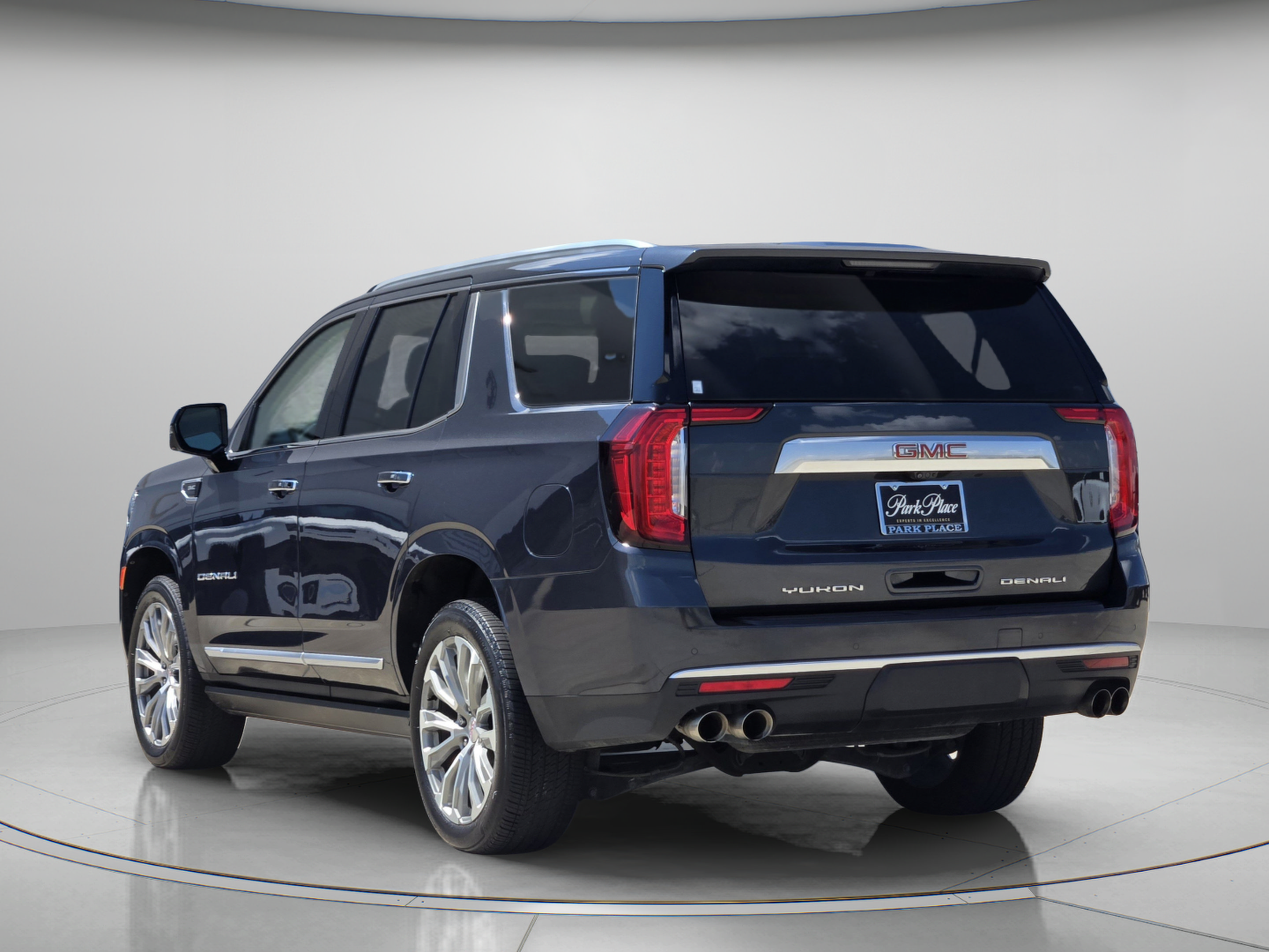 Used 2022 GMC Yukon Denali w/ Denali Premium Package AWD/4WD image 3