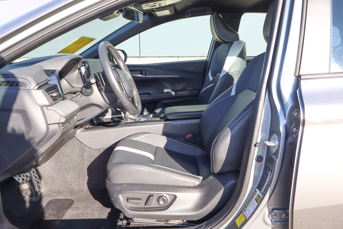 Used 2025 Toyota Camry SE image 7