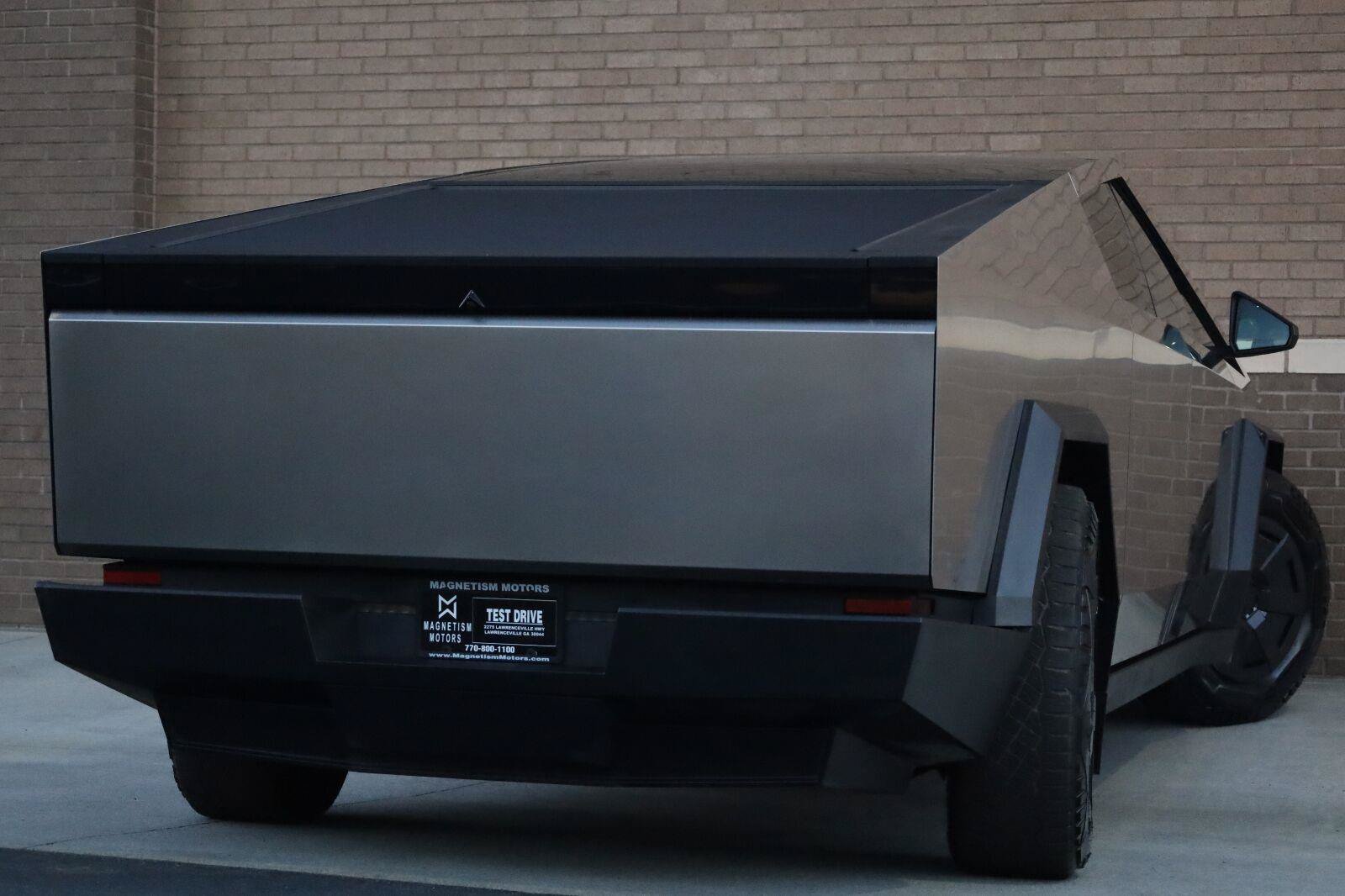 Used 2025 Tesla Cybertruck 2WD Crew Cab image 9