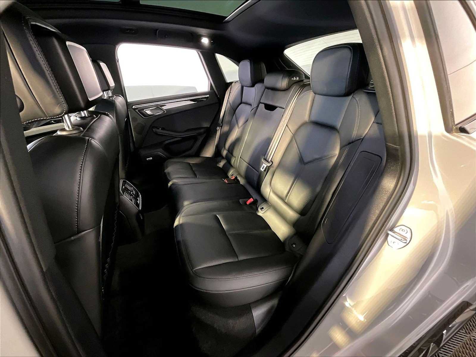 Certified 2023 Porsche Macan S AWD/4WD image 24