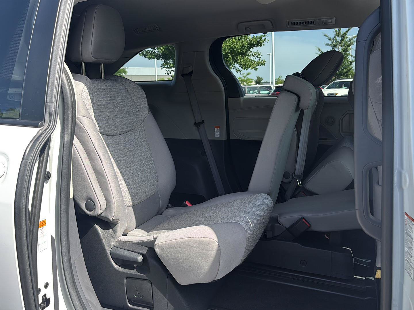 Used 2023 Toyota Sienna LE AWD/4WD image 20