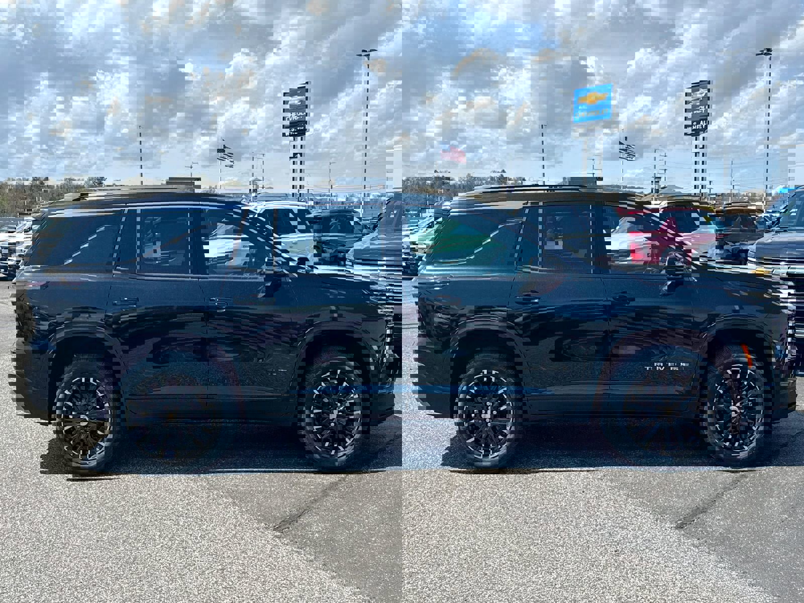 New 2026 Chevrolet Traverse LT w/ Sun and Wheel Package AWD/4WD image 8