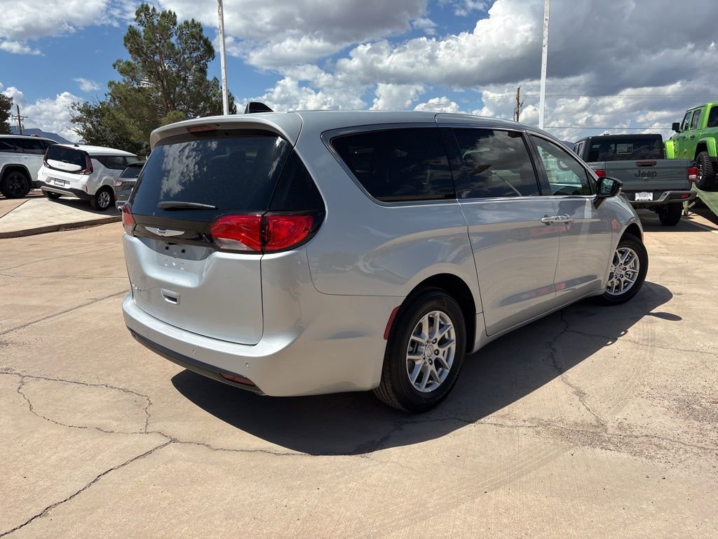 New 2026 Chrysler Voyager LX FWD image 5