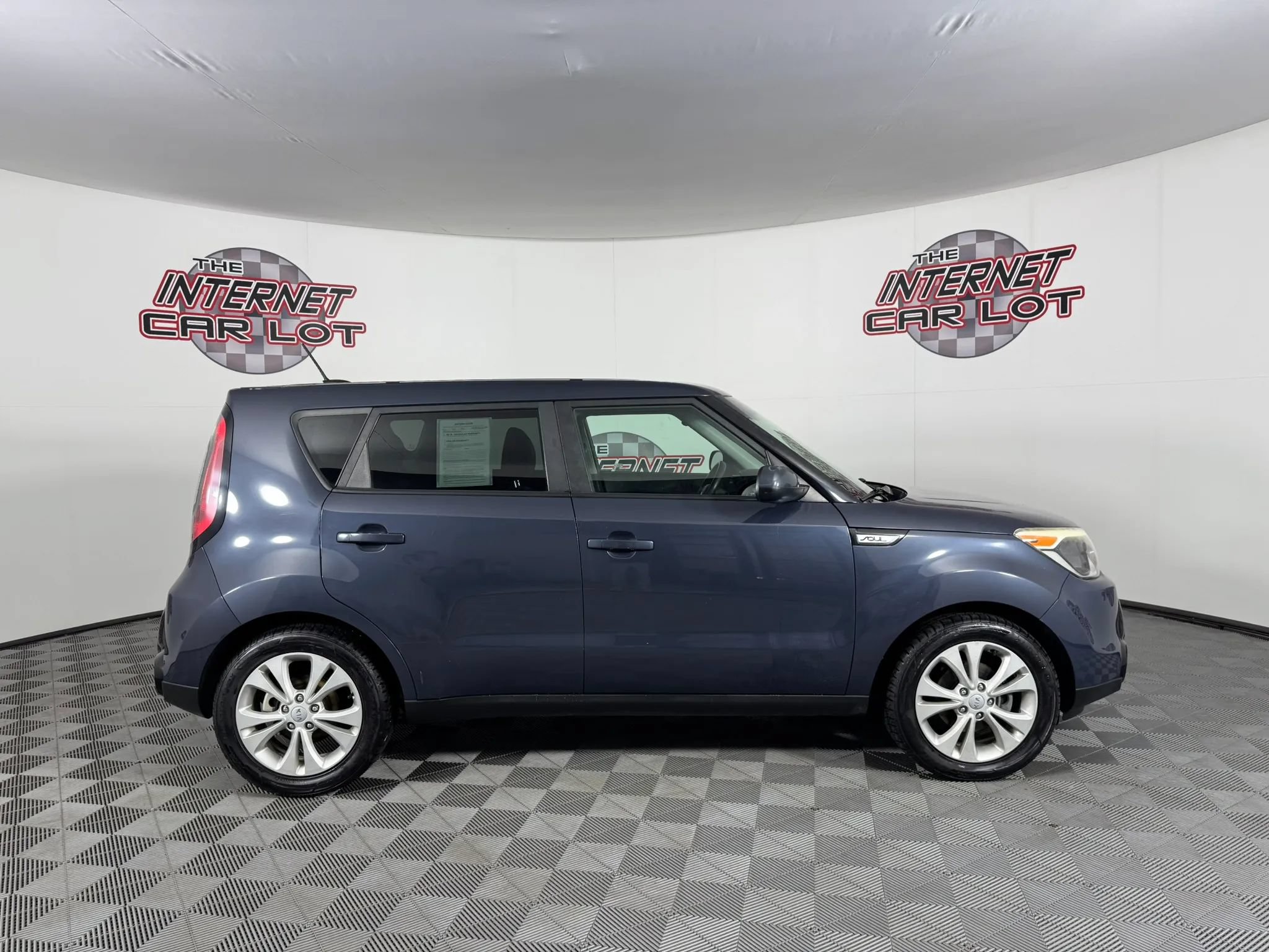 Used 2016 Kia Soul + FWD image 8