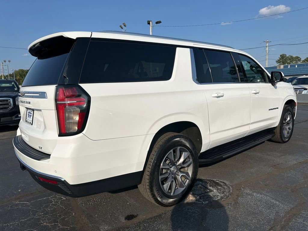 Used 2022 Chevrolet Suburban LT w/ Luxury Package RWD image 4