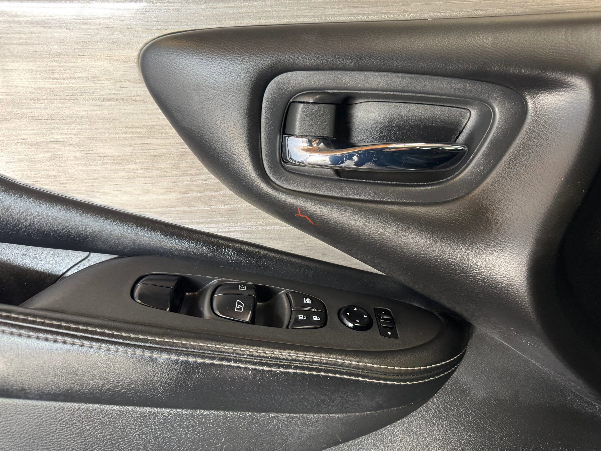 Used 2016 Nissan Murano SV image 13