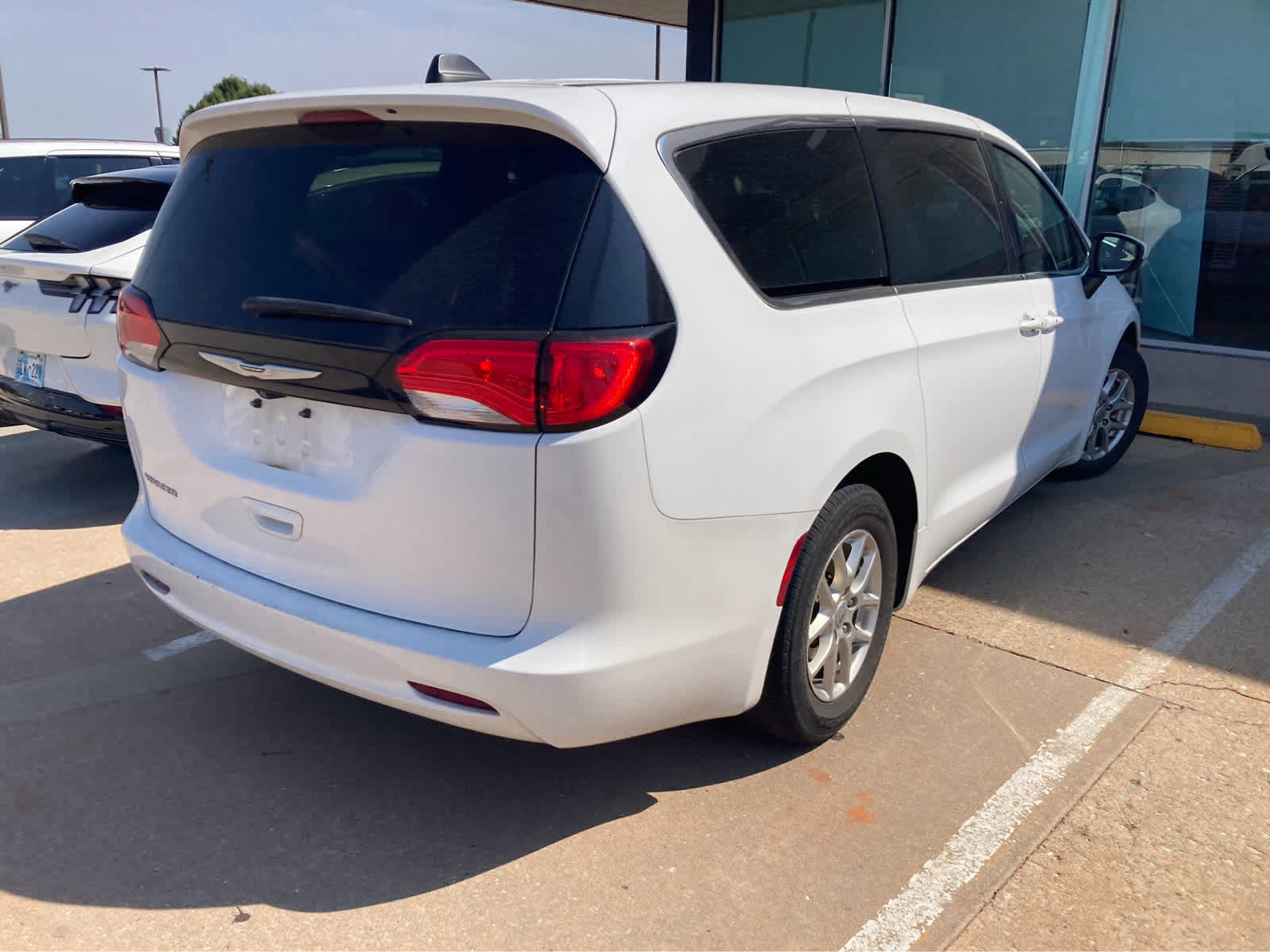 Used 2022 Chrysler Voyager LX FWD image 7
