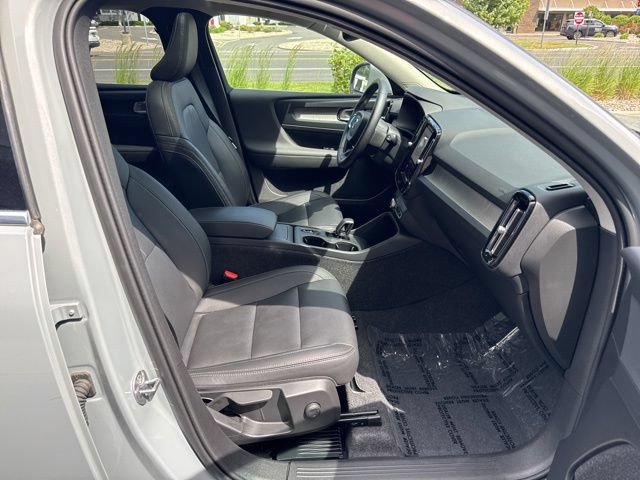 Certified 2025 Volvo XC40 B5 Core AWD/4WD image 15