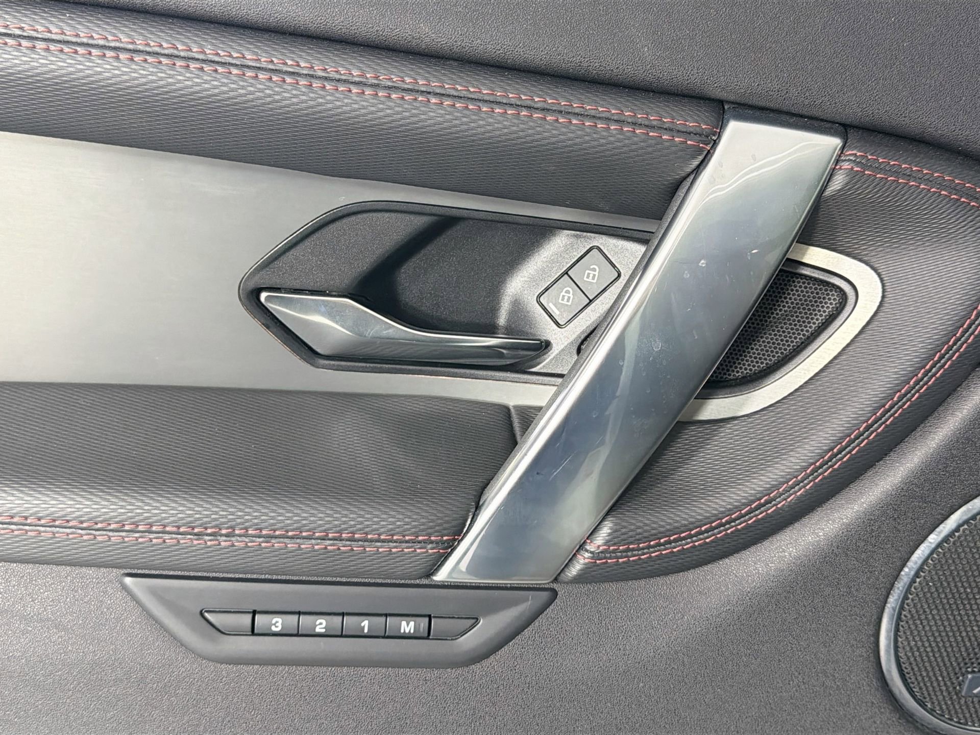 Used 2022 Land Rover Discovery Sport S R-Dynamic image 19