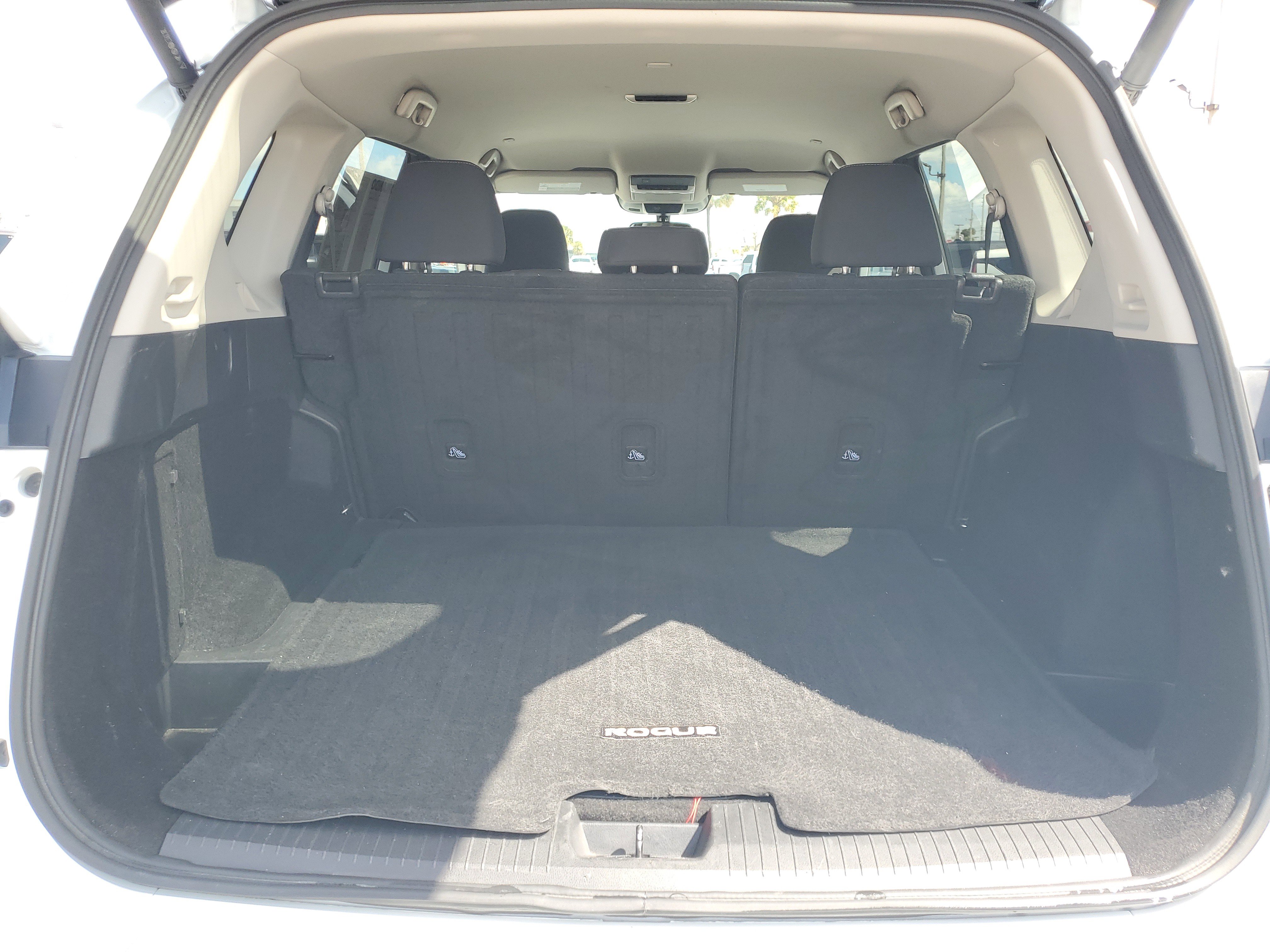 Used 2024 Nissan Rogue SV image 7