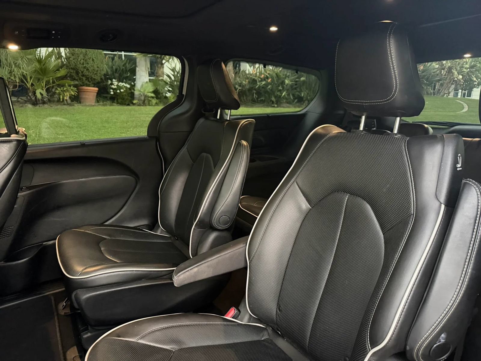 Used 2020 Chrysler Pacifica Limited w/ Advanced Safetytec Group FWD image 14
