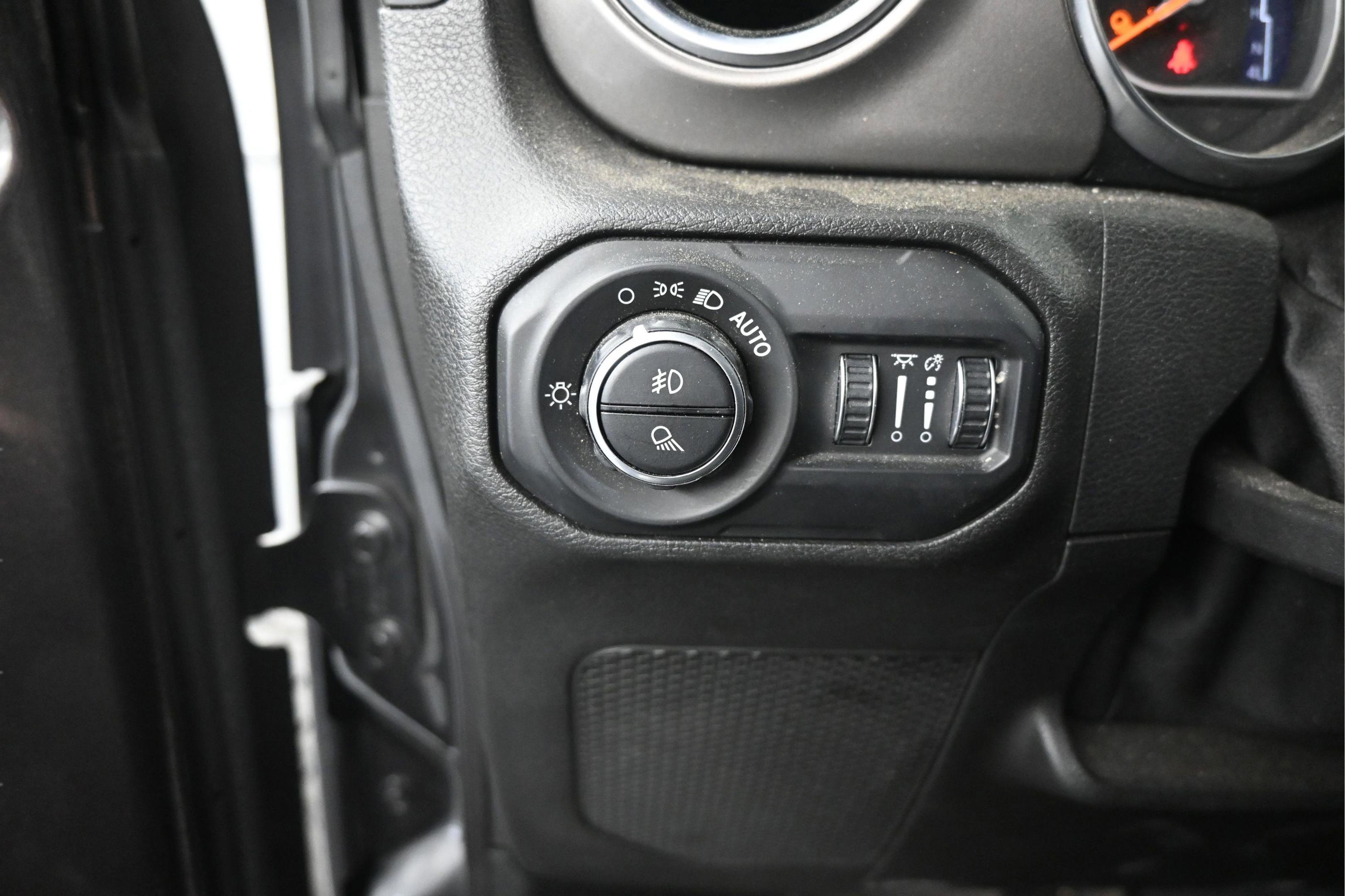 Used 2021 Jeep Gladiator Overland w/ Safety Group AWD/4WD image 30