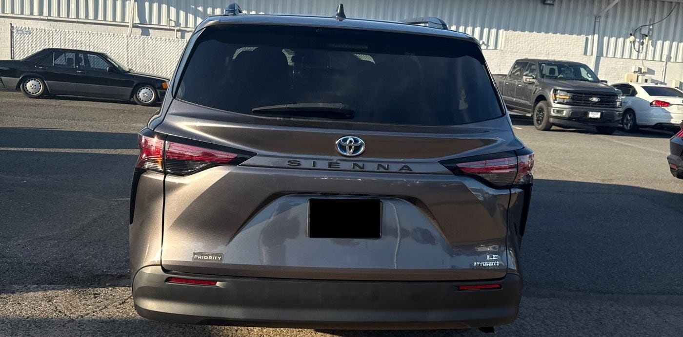 Used 2021 Toyota Sienna LE FWD image 6