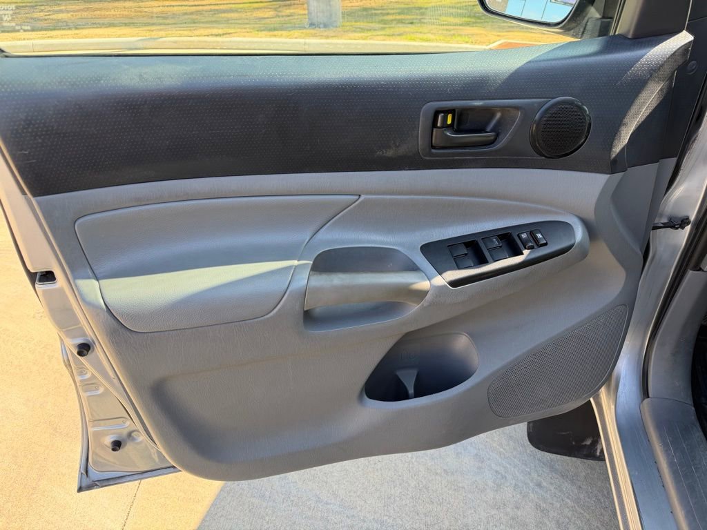 Used 2014 Toyota Tacoma PreRunner image 12