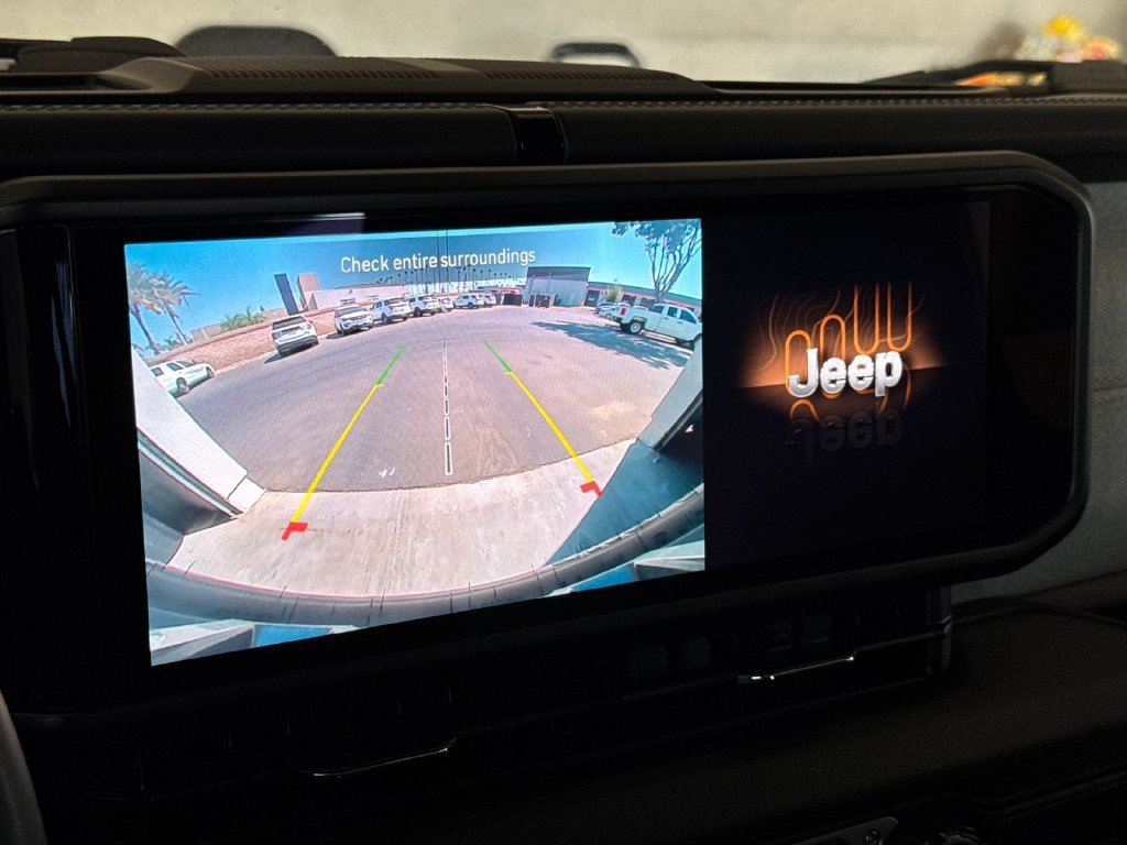 Used 2025 Jeep Wrangler Unlimited Sahara AWD/4WD image 18