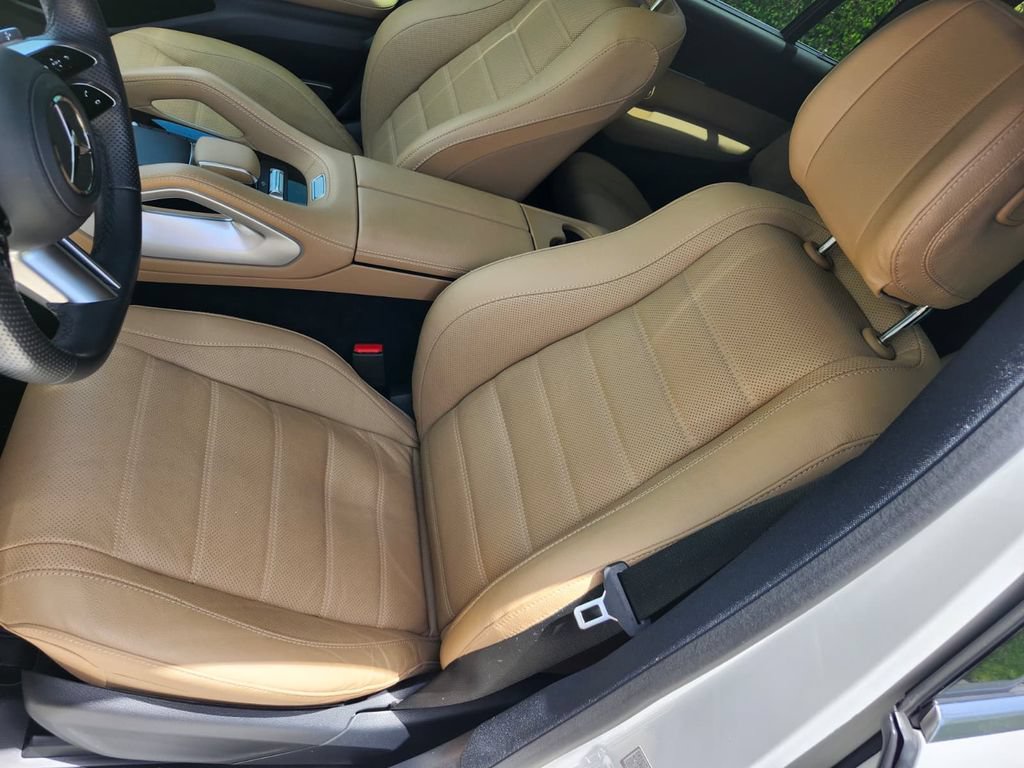 Used 2024 Mercedes-Benz GLS 450 4MATIC image 5