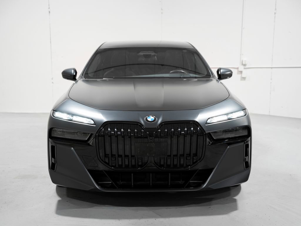 Used 2023 BMW 760i xDrive w/ Executive Package image 4