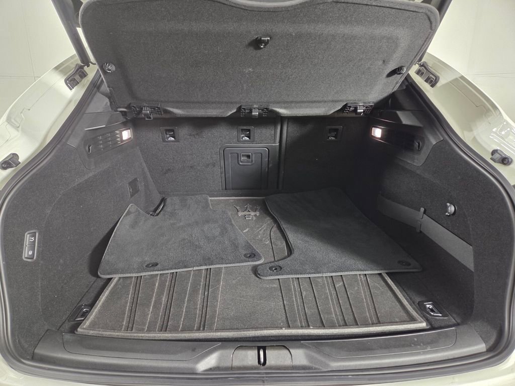 Used 2022 Maserati Levante GT image 27