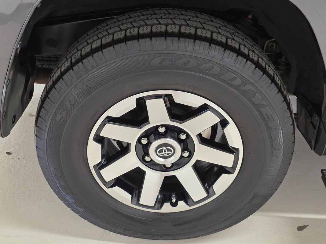 Used 2015 Toyota 4Runner Limited AWD/4WD image 50