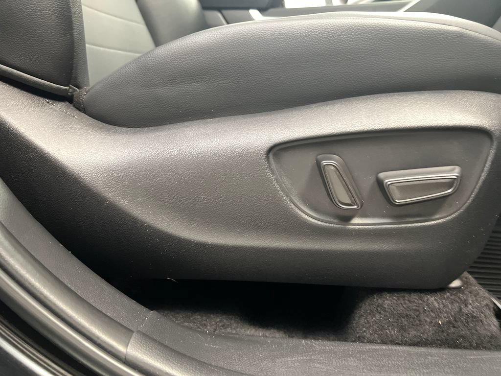 Used 2025 Toyota Highlander XLE FWD image 34