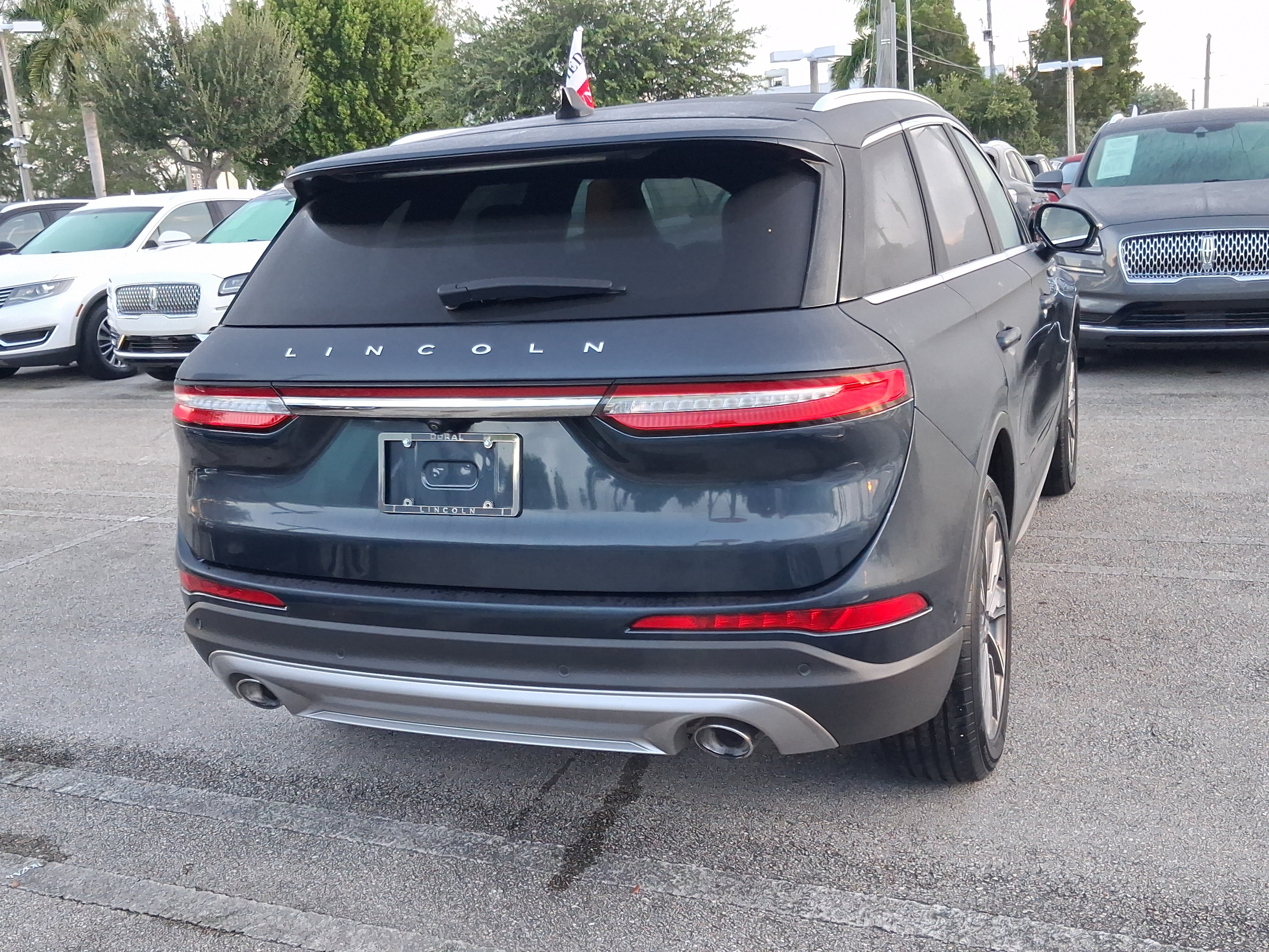 Used 2021 Lincoln Corsair Reserve w/ Equipment Group 201A FWD image 4