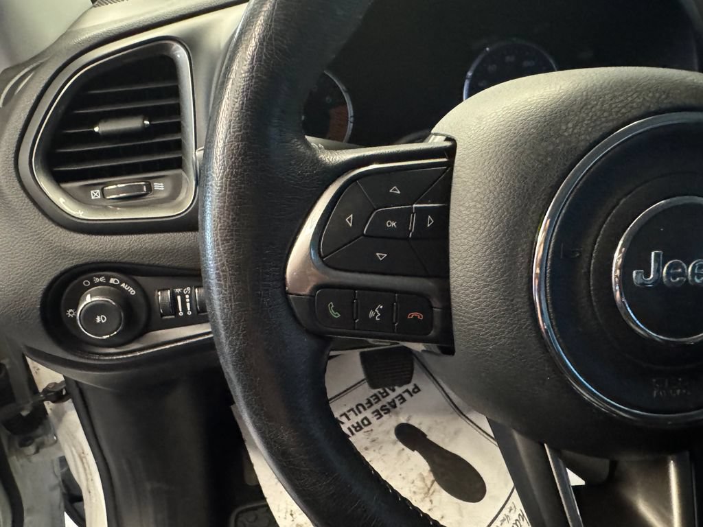 Used 2022 Jeep Renegade Limited AWD/4WD image 11
