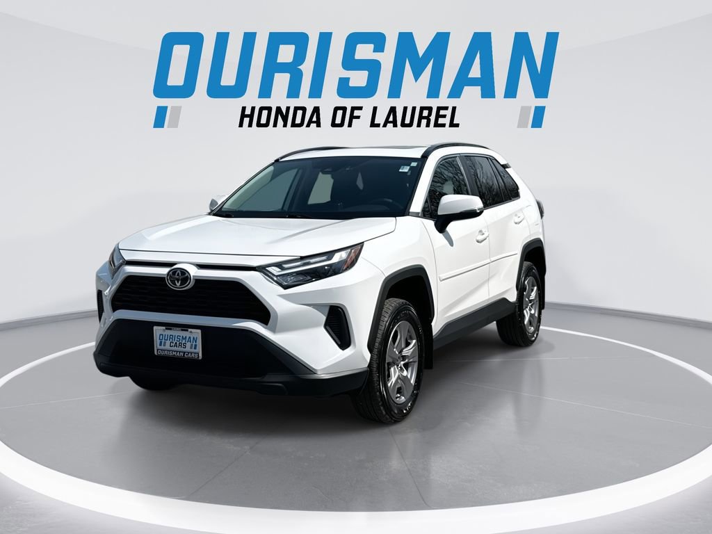 Used 2025 Toyota RAV4 XLE w/ Convenience Package image 4