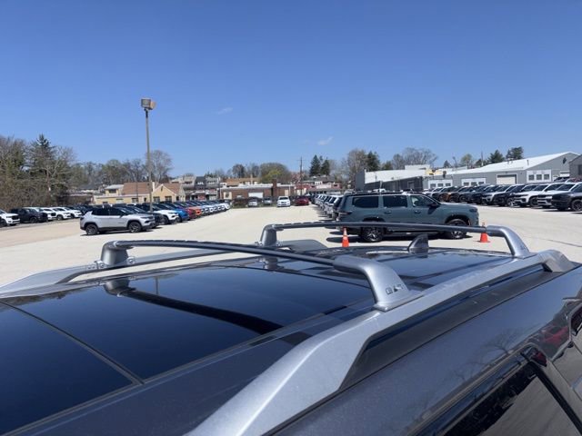 Used 2022 Nissan Pathfinder Platinum w/ Lighting Package (N93) image 13