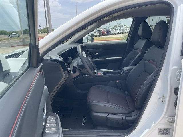 Certified 2025 Nissan Kicks SR image 14