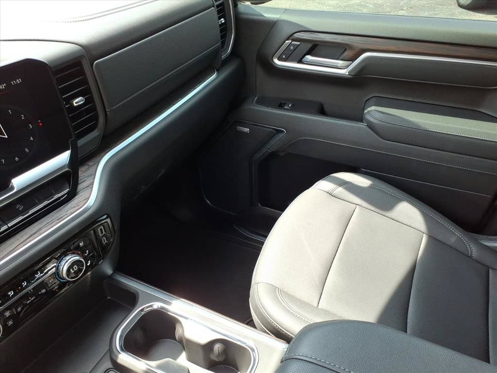 Used 2026 GMC Sierra 1500 SLT w/ SLT Convenience Package AWD/4WD image 35