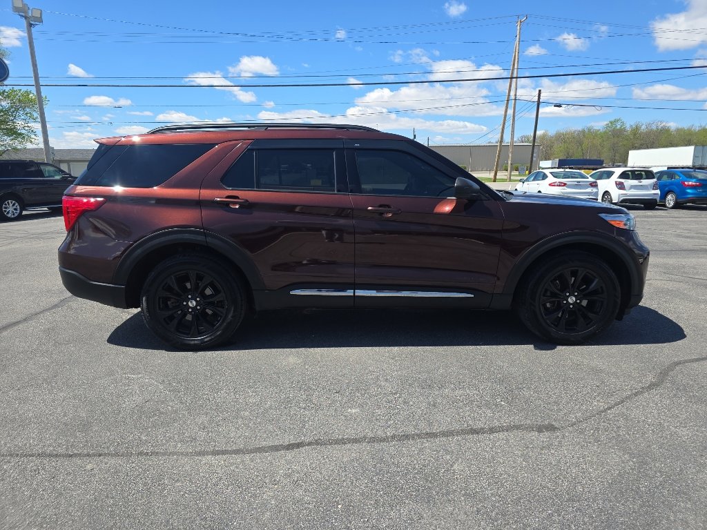 Used 2020 Ford Explorer XLT w/ Equipment Group 202A AWD/4WD image 2