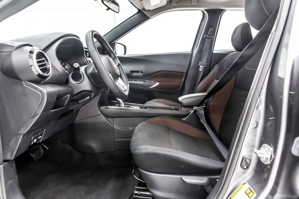 Used 2023 Nissan Kicks SR image 28