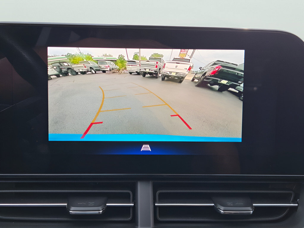 Used 2025 Chevrolet Trax RS w/ Sunroof Package FWD image 32