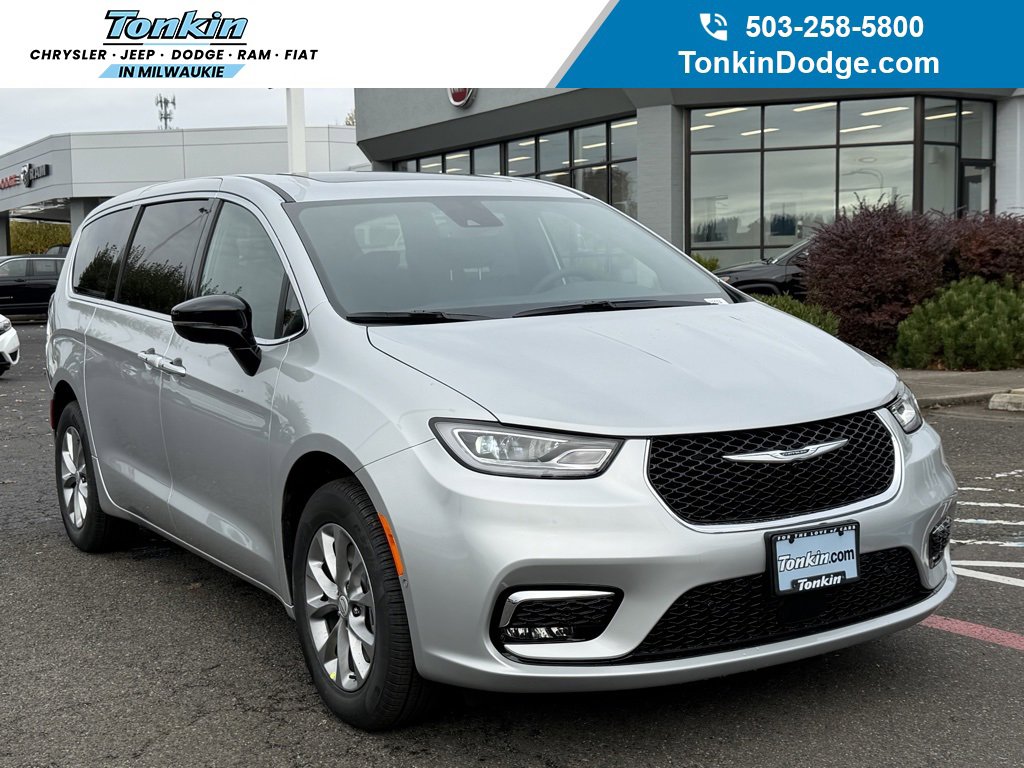 New 2026 Chrysler Pacifica Select