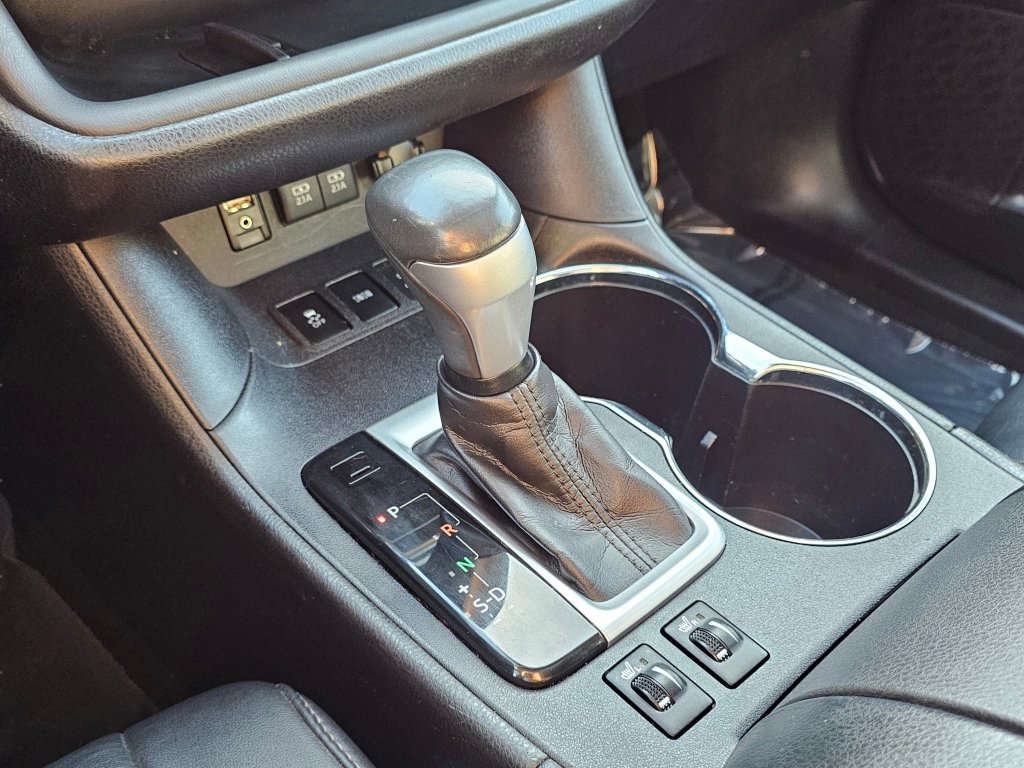 Used 2017 Toyota Highlander SE image 11