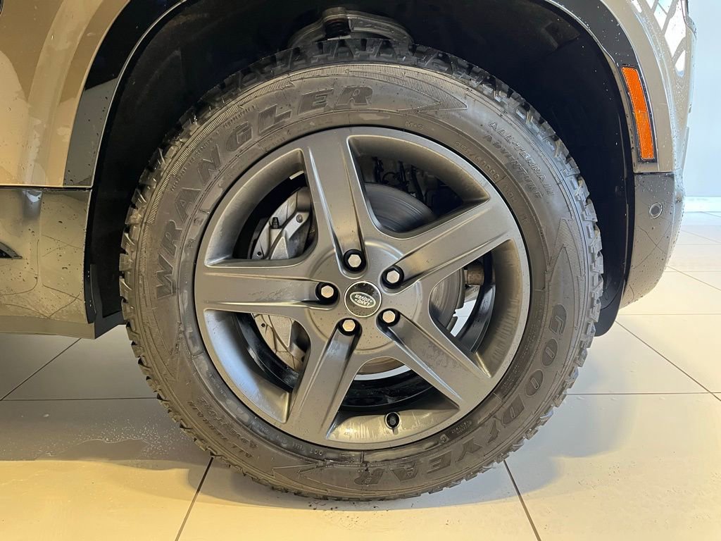 Used 2024 Land Rover Defender 110 X-Dynamic SE image 16