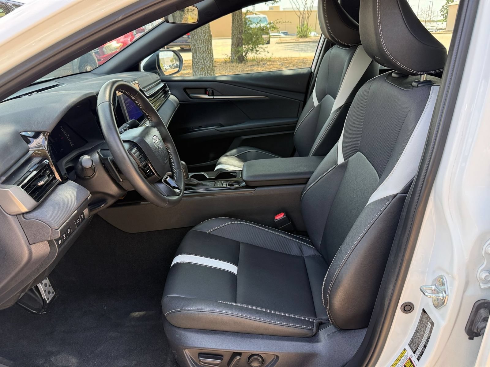 Used 2026 Toyota Camry SE FWD image 27