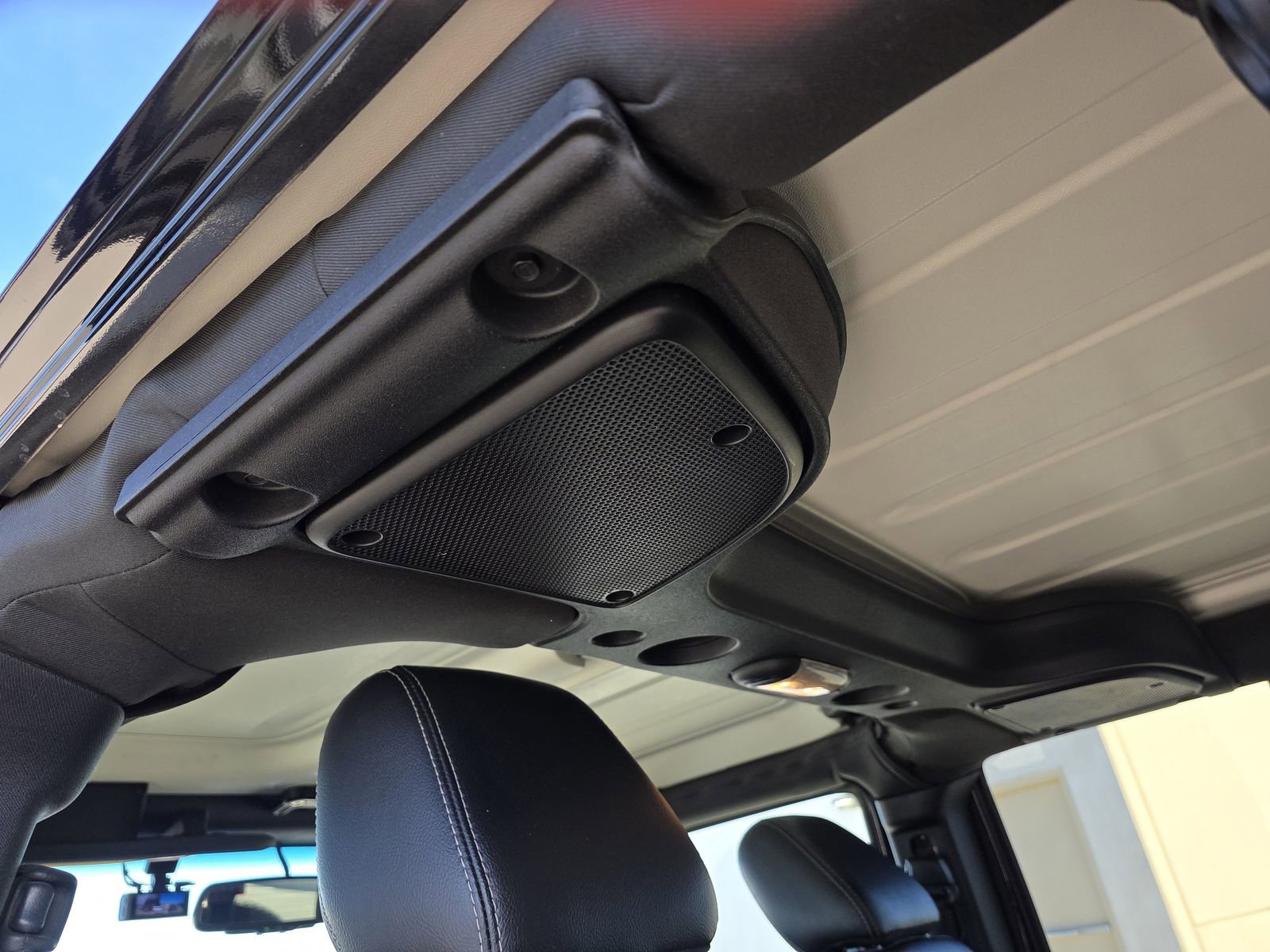 Used 2017 Jeep Wrangler Unlimited Sahara w/ Max Tow Package image 19