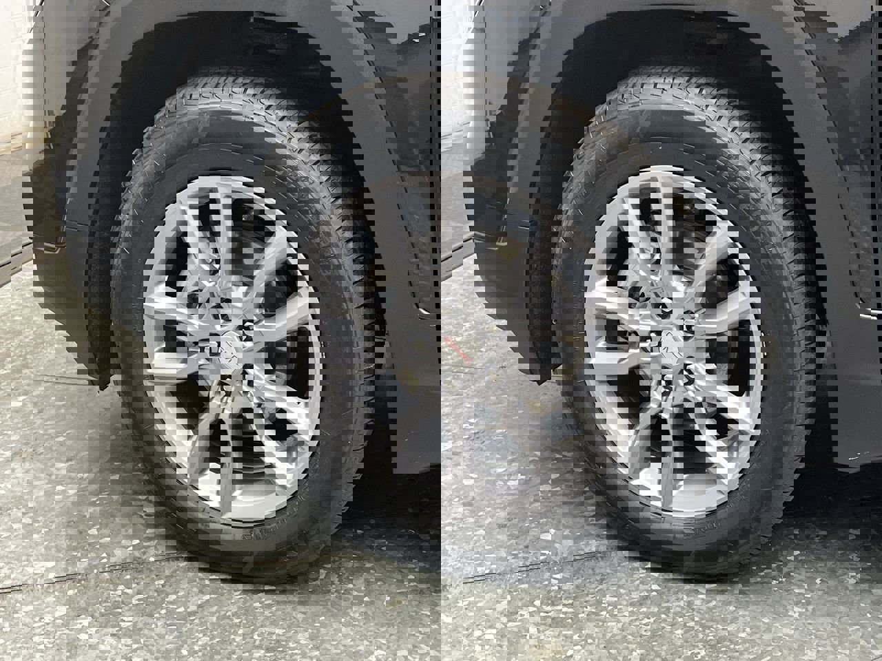 Certified 2024 GMC Terrain SLT image 33