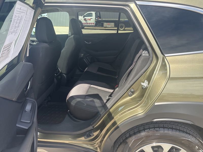 Used 2025 Subaru Outback Premium AWD/4WD image 13