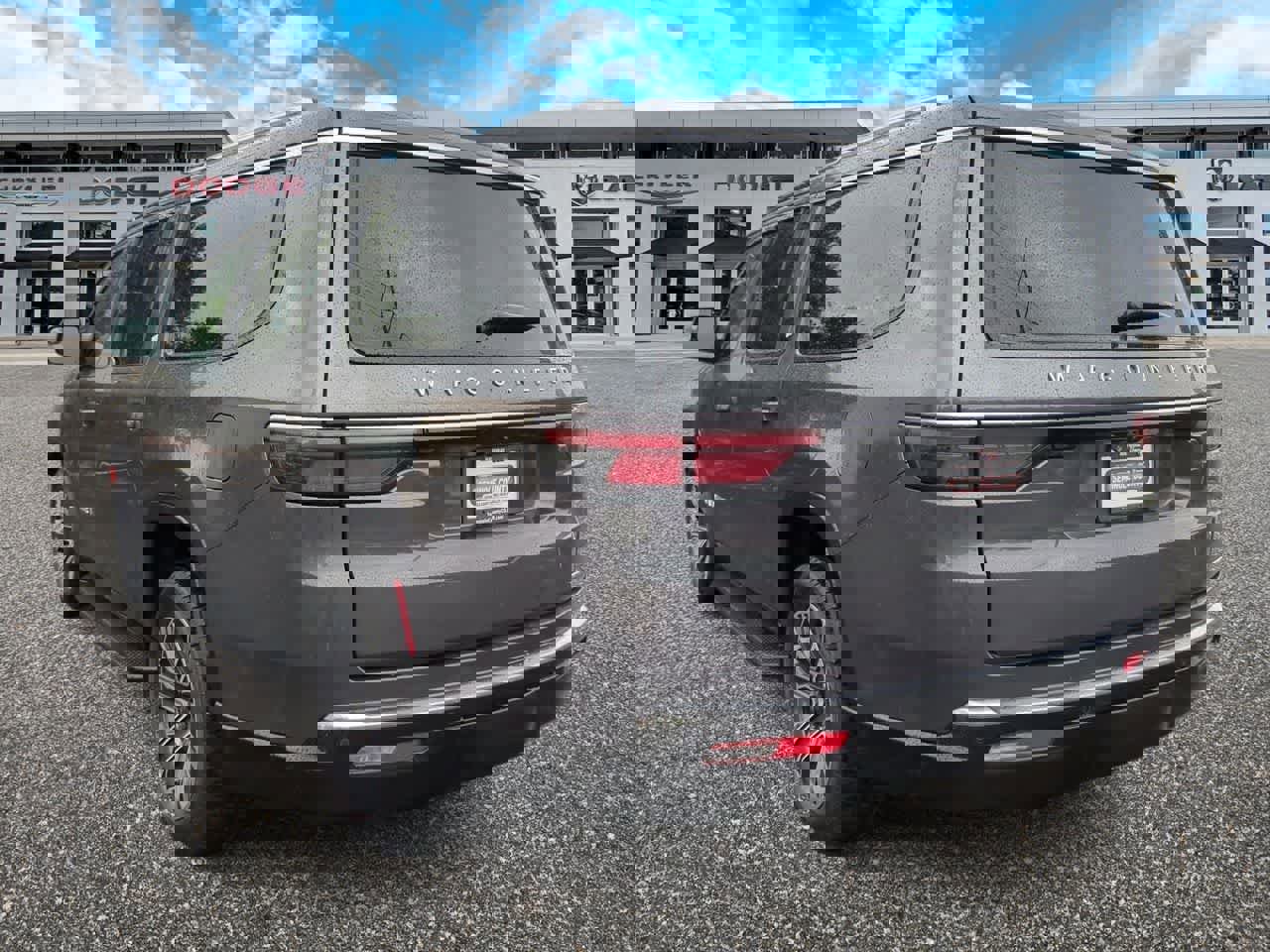 Used 2024 Jeep Wagoneer L Series II image 6