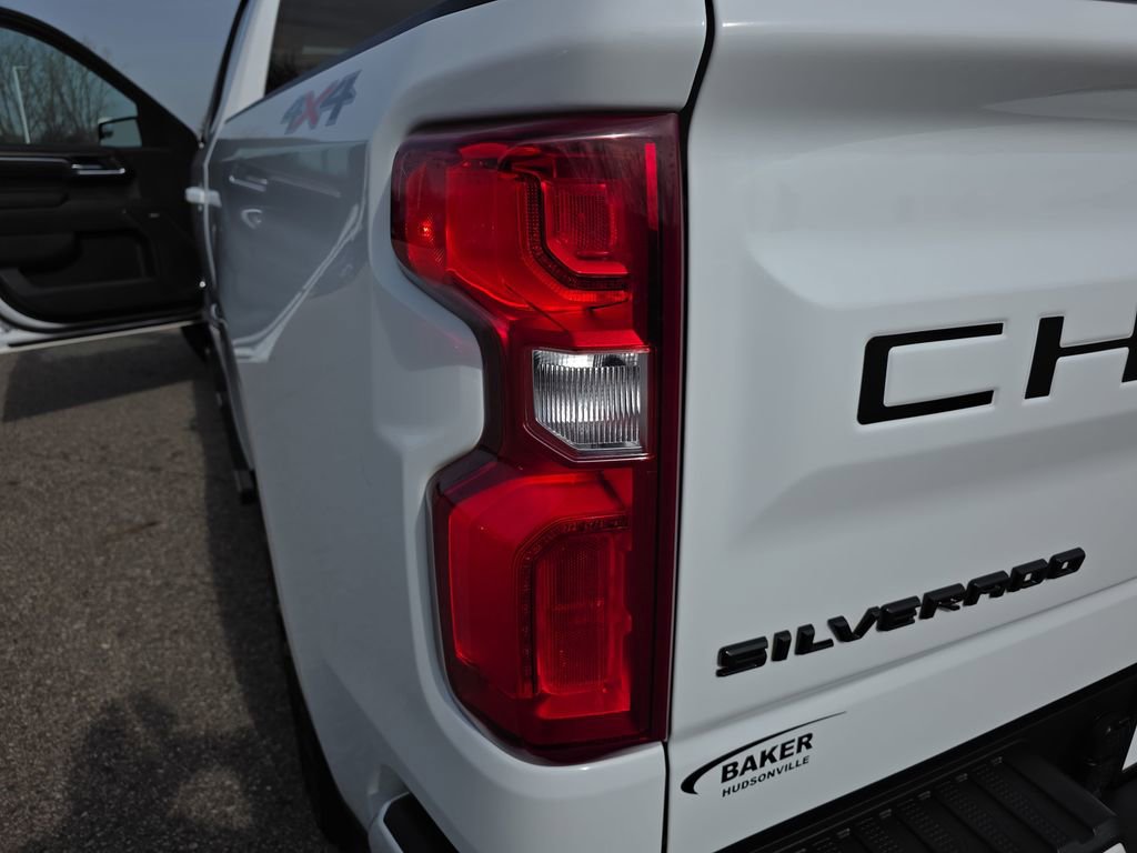 Certified 2022 Chevrolet Silverado 1500 RST w/ Convenience Package II AWD/4WD image 33