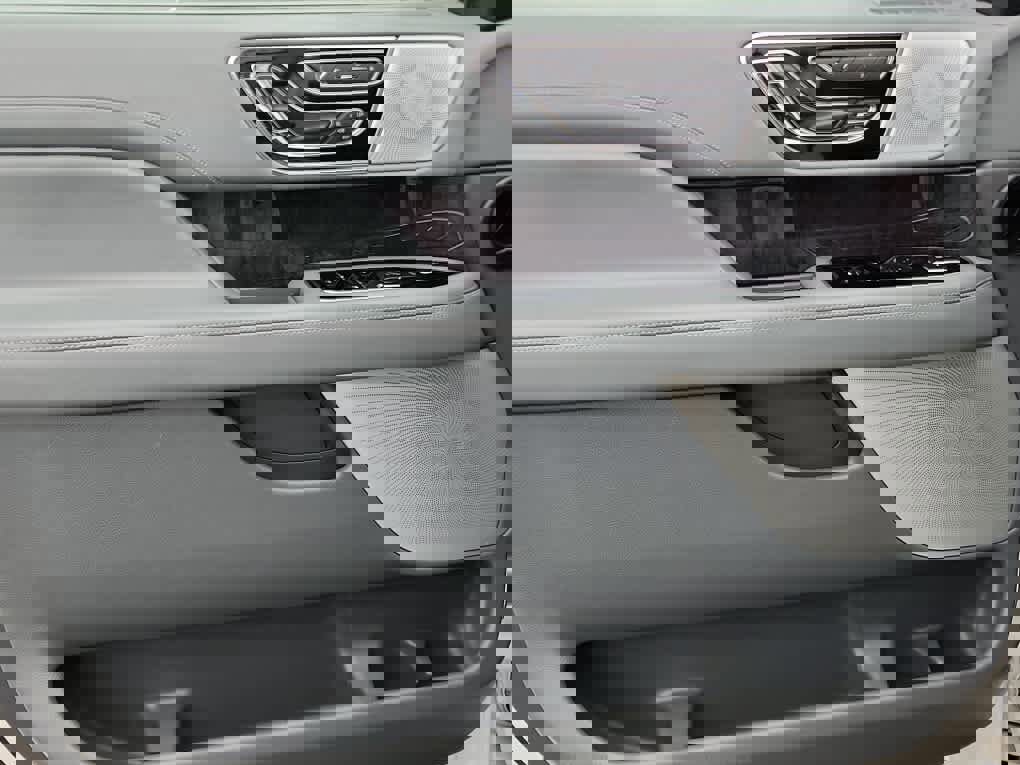 Used 2019 Lincoln Navigator Reserve w/ Cargo Package image 12