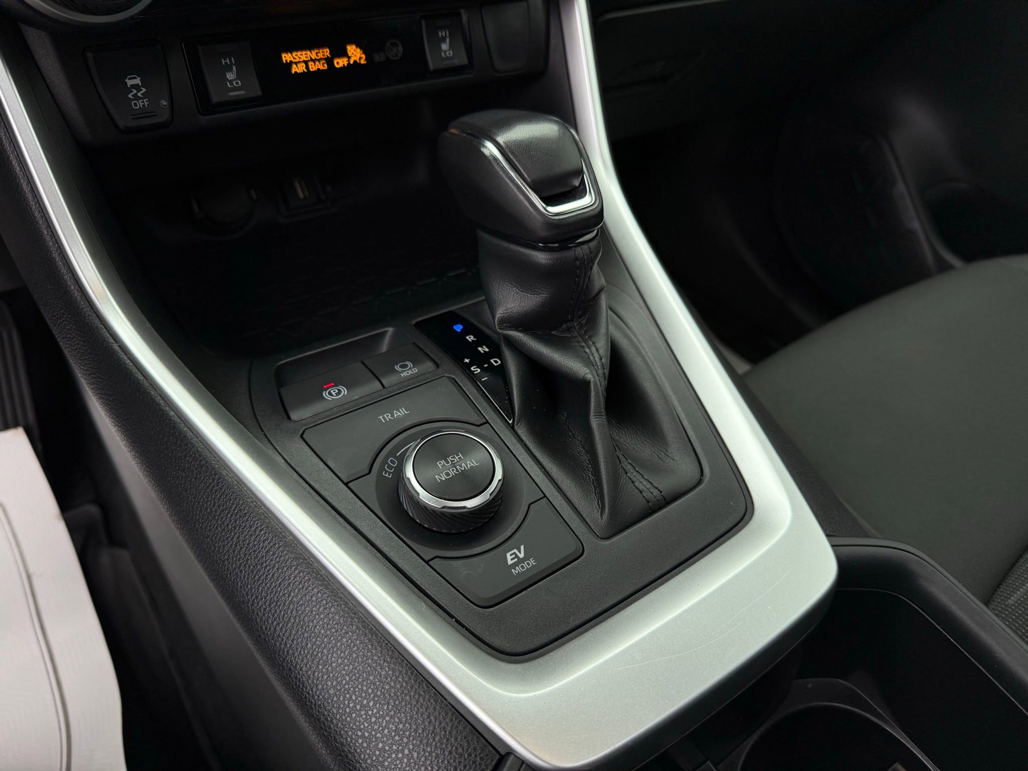 Used 2022 Toyota RAV4 SE image 39