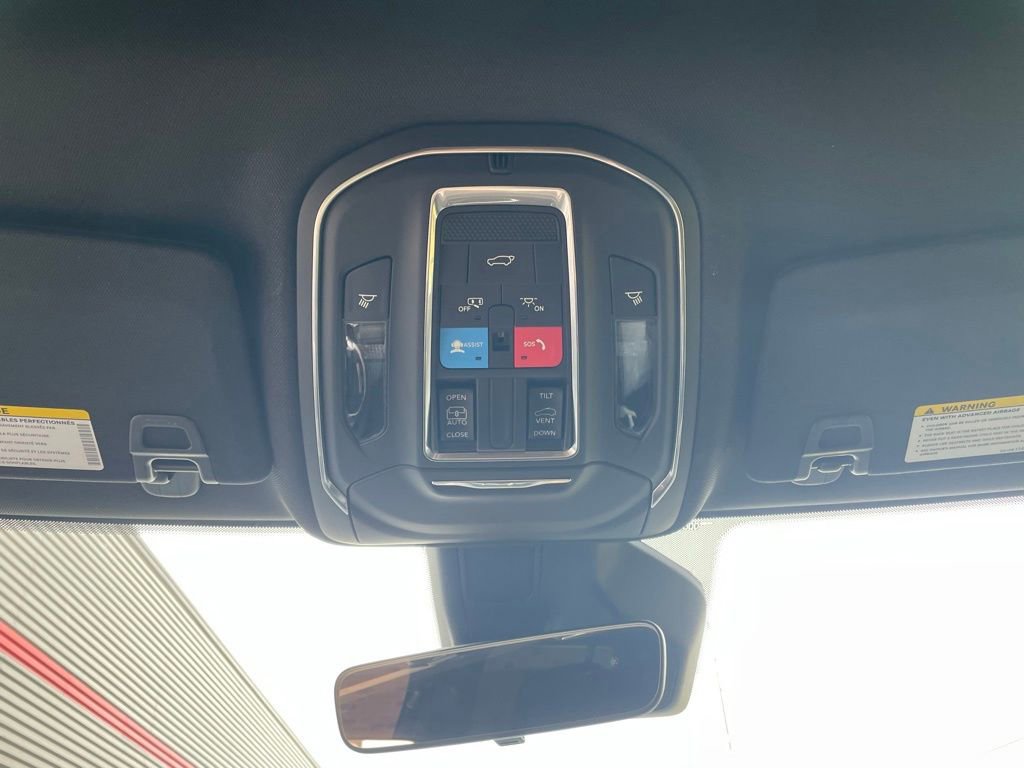 New 2025 Jeep Grand Cherokee Laredo X w/ Luxury Tech Group I image 18